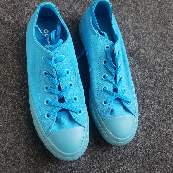 Converse Shoes - Converse all blue with elastic laces